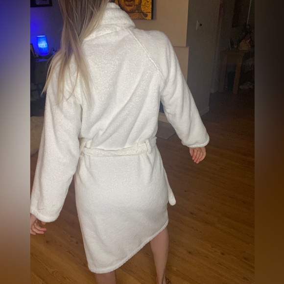 Snowe 100% Long Staple Cotton Robe - Picture 4 of 8